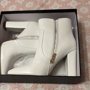 IDIFU White Heeled Boots with Chunky Block Heel